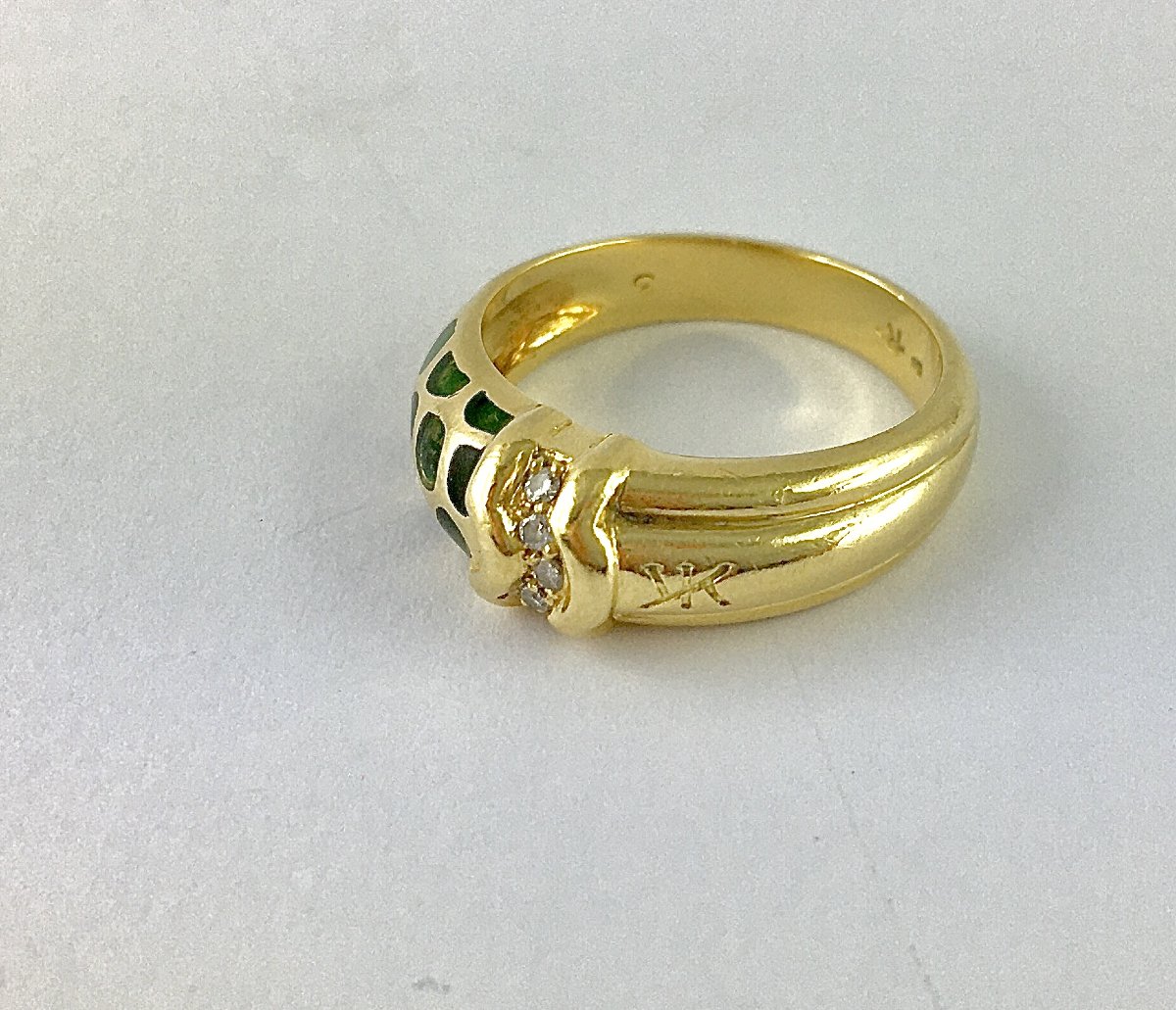 Bague Signée Korloff, Motif Stylisé de Panthère, Laque Noire et Verte, Diamants sur Or Jaune-photo-2