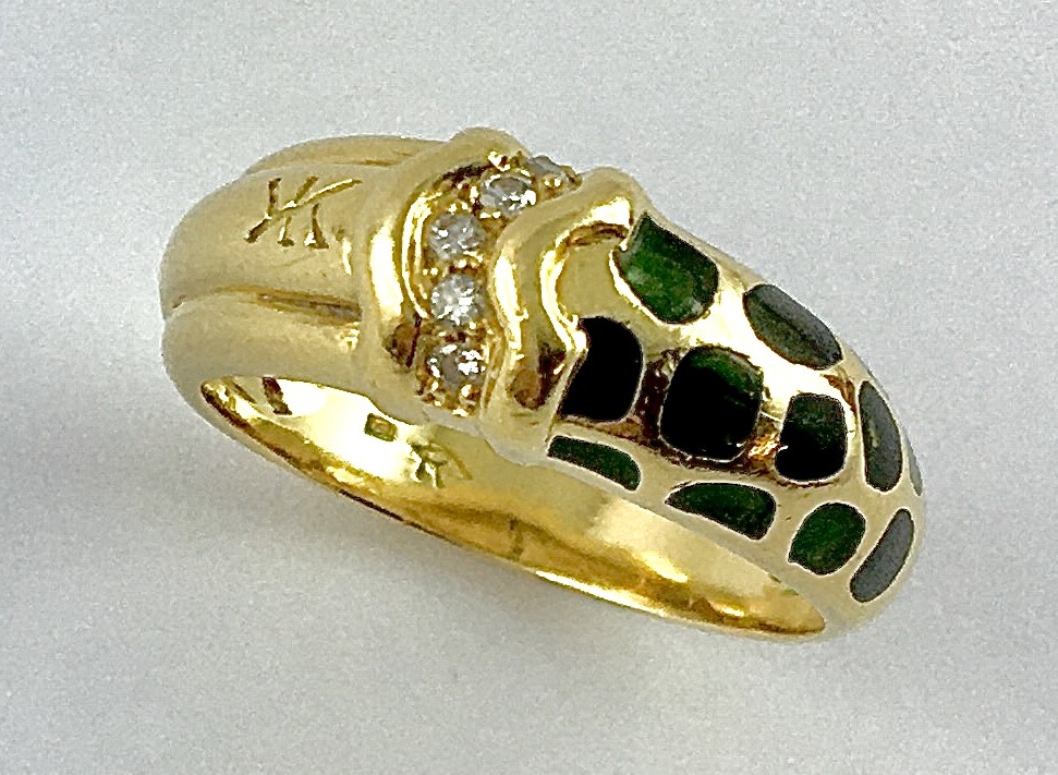 Bague Signée Korloff, Motif Stylisé de Panthère, Laque Noire et Verte, Diamants sur Or Jaune