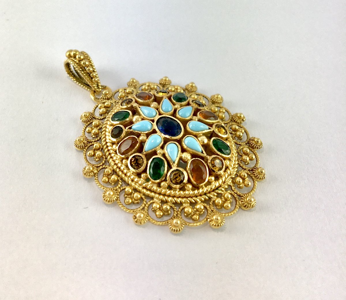Pendentif Pierres de Couleur Et Travail de Granulation en Or Jaune-photo-2
