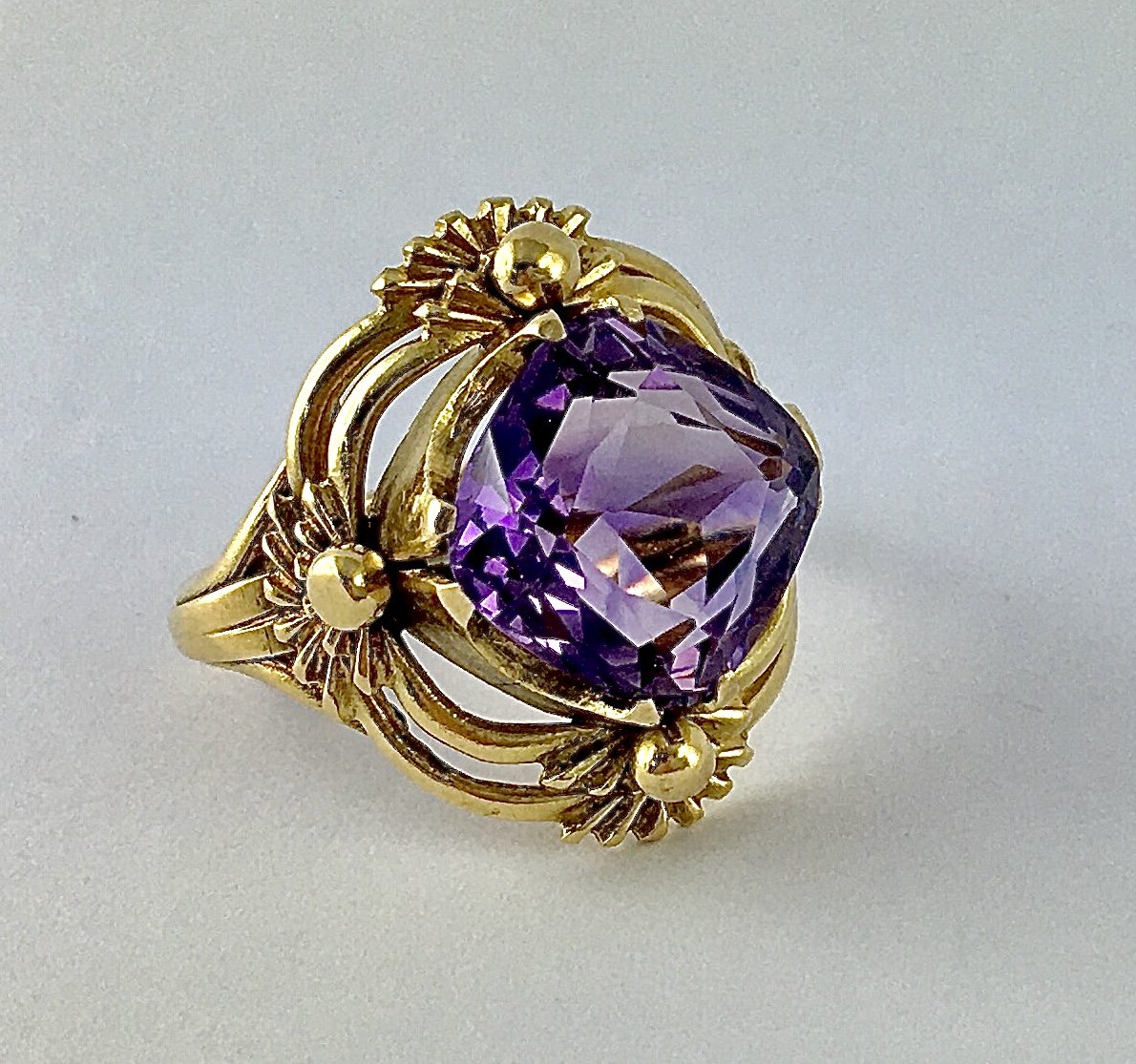 Art Nouveau Ring Cushion Amethyst On Yellow Gold-photo-2
