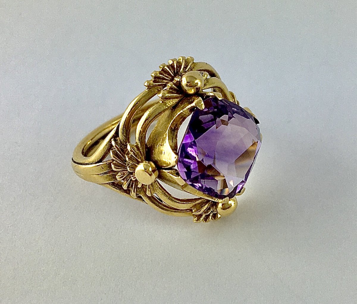Art Nouveau Ring Cushion Amethyst On Yellow Gold-photo-3