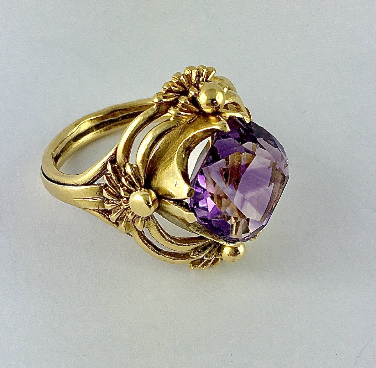 Art Nouveau Ring Cushion Amethyst On Yellow Gold-photo-1