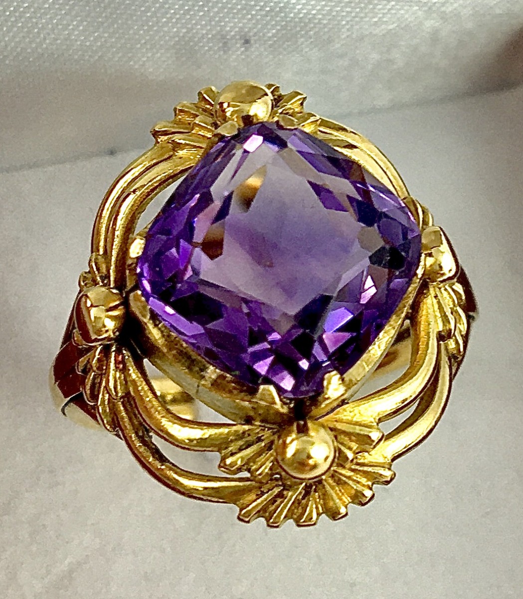 Art Nouveau Ring Cushion Amethyst On Yellow Gold