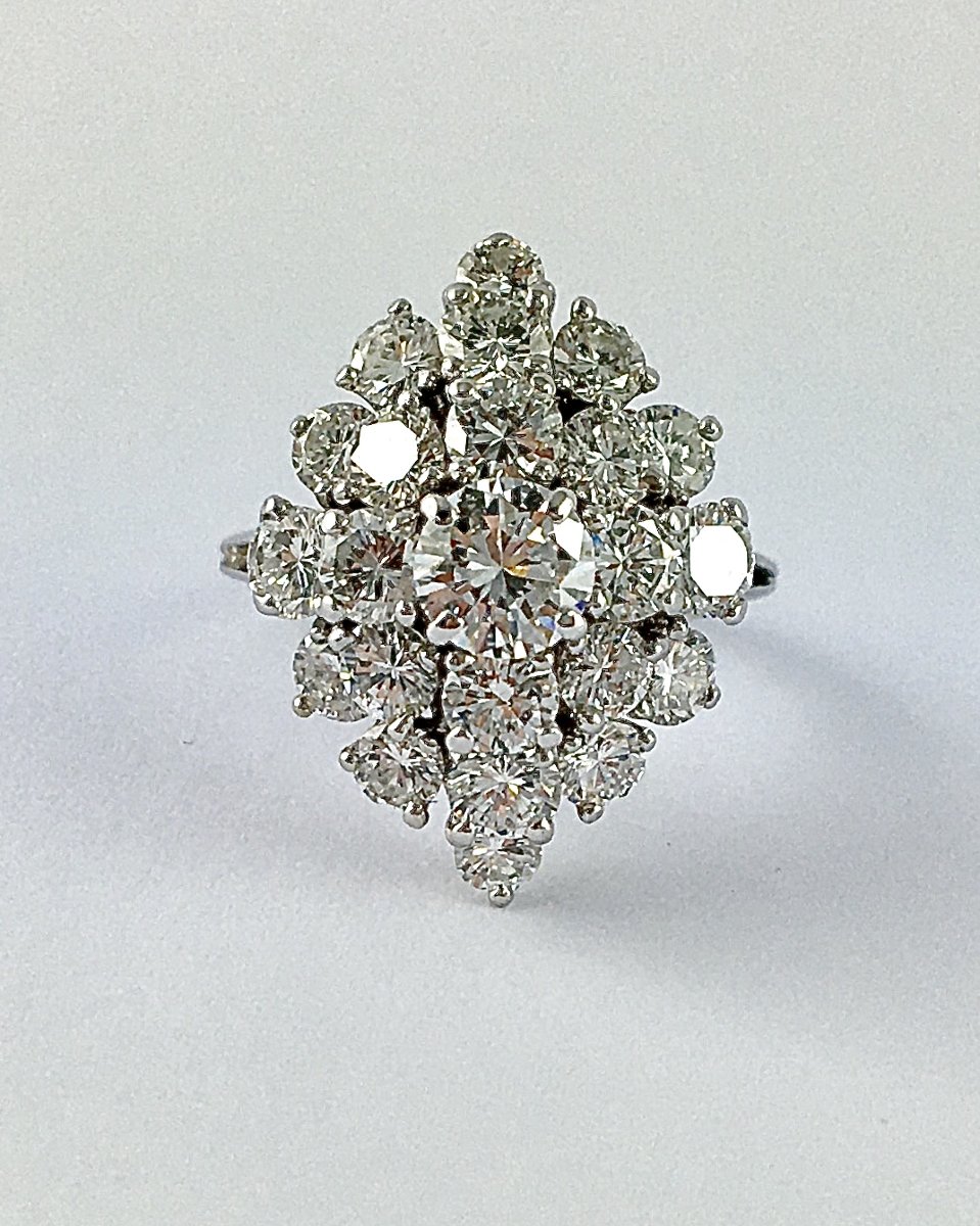 Bague Marquise Pavage de Diamants Taille Brillant En Relief sur Or blanc et Platine-photo-3