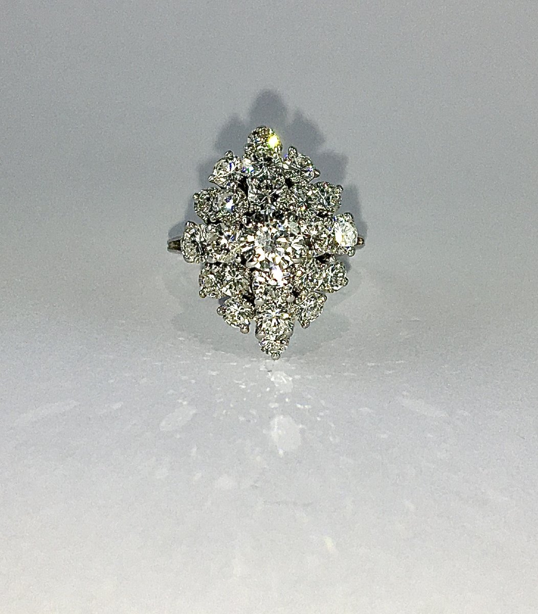 Bague Marquise Pavage de Diamants Taille Brillant En Relief sur Or blanc et Platine-photo-1