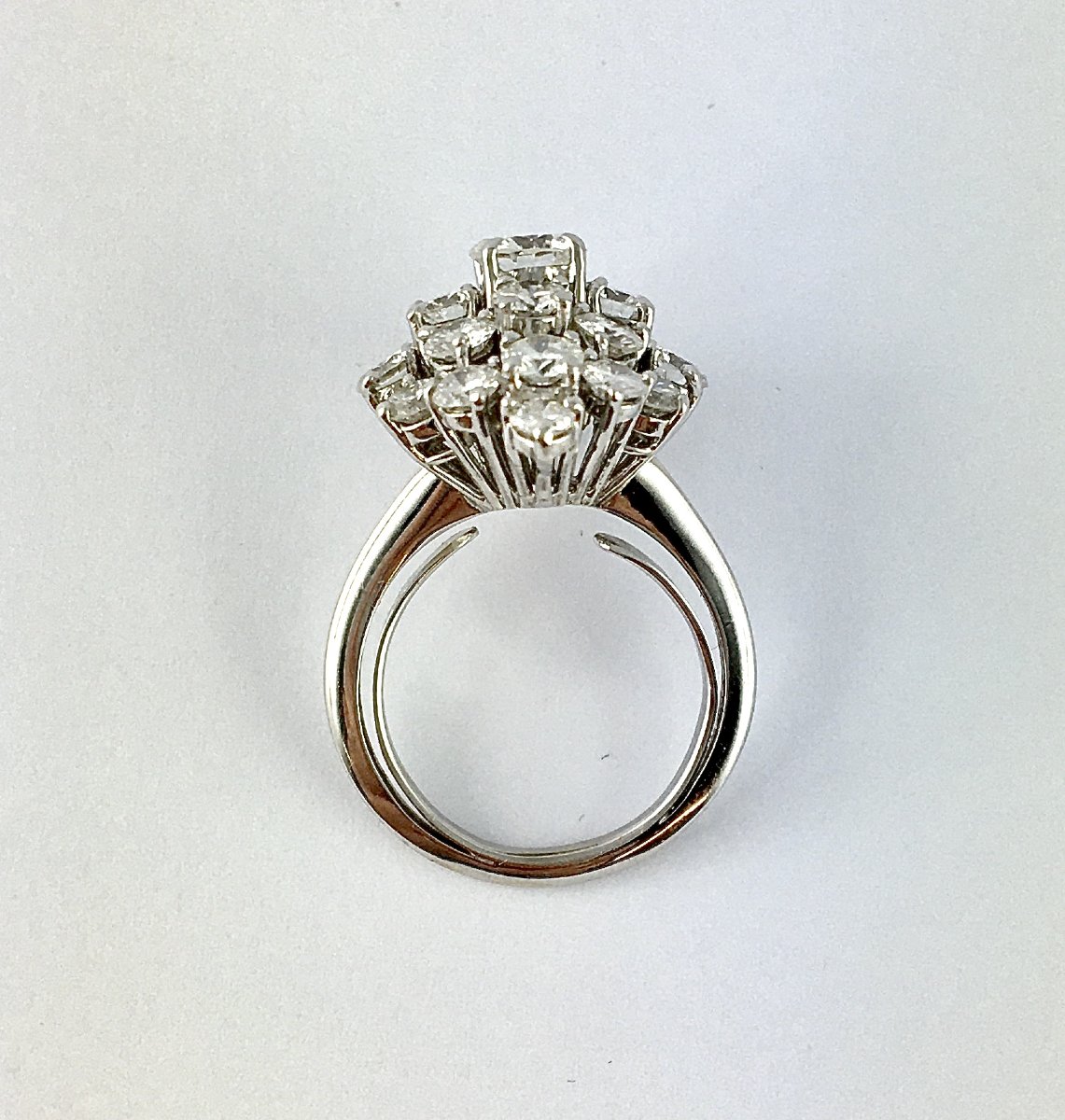 Bague Marquise Pavage de Diamants Taille Brillant En Relief sur Or blanc et Platine-photo-5