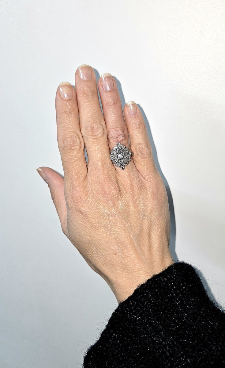 Bague Marquise Pavage de Diamants Taille Brillant En Relief sur Or blanc et Platine-photo-7