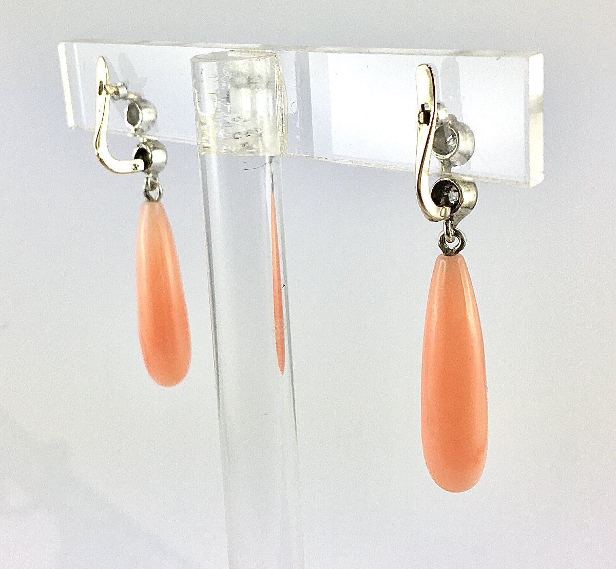 Boucles d’Oreilles Pendants Gouttes de Corail Peau d’Ange et Diamants sur Argent et Or Blanc-photo-3