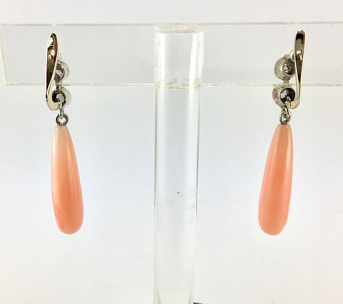 Boucles d’Oreilles Pendants Gouttes de Corail Peau d’Ange et Diamants sur Argent et Or Blanc-photo-4