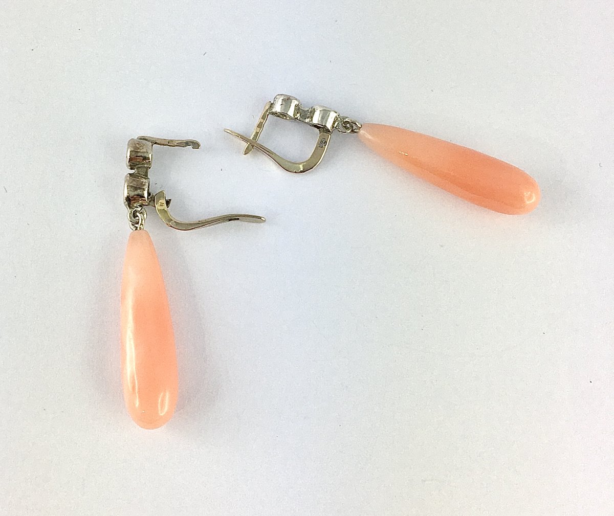 Boucles d’Oreilles Pendants Gouttes de Corail Peau d’Ange et Diamants sur Argent et Or Blanc-photo-6