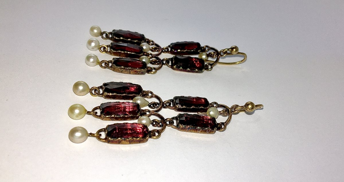 Boucles d’Oreilles Chandeliers Esprit Girandoles Grenats et Perles Fines sur Or Jaune -photo-3