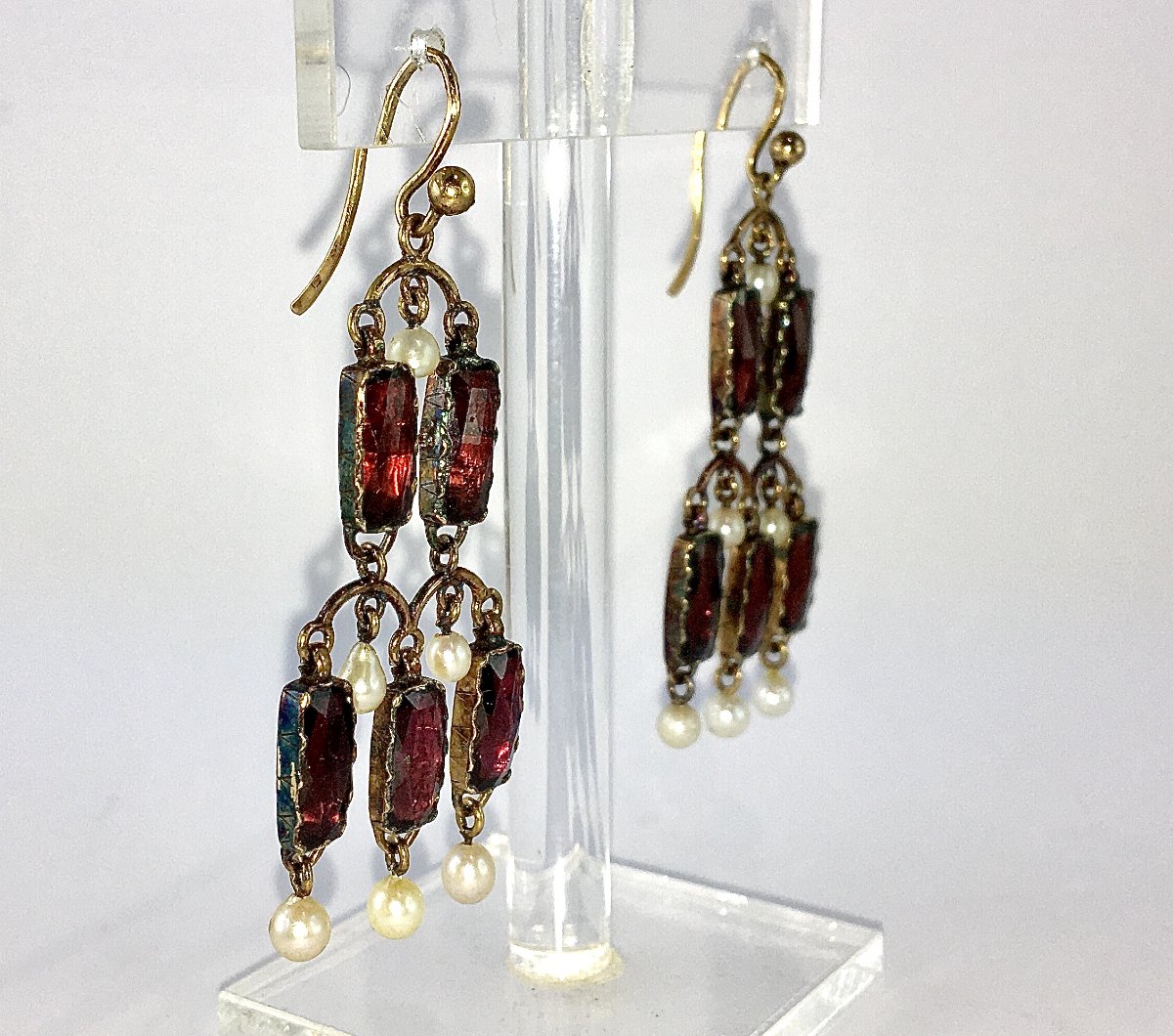 Boucles d’Oreilles Chandeliers Esprit Girandoles Grenats et Perles Fines sur Or Jaune -photo-2