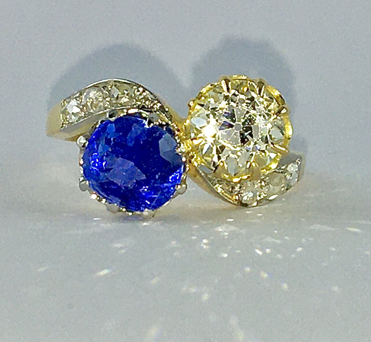 Toi Et Moi Ring Antique Cut Sapphire And Diamond On Yellow And White Golds-photo-2