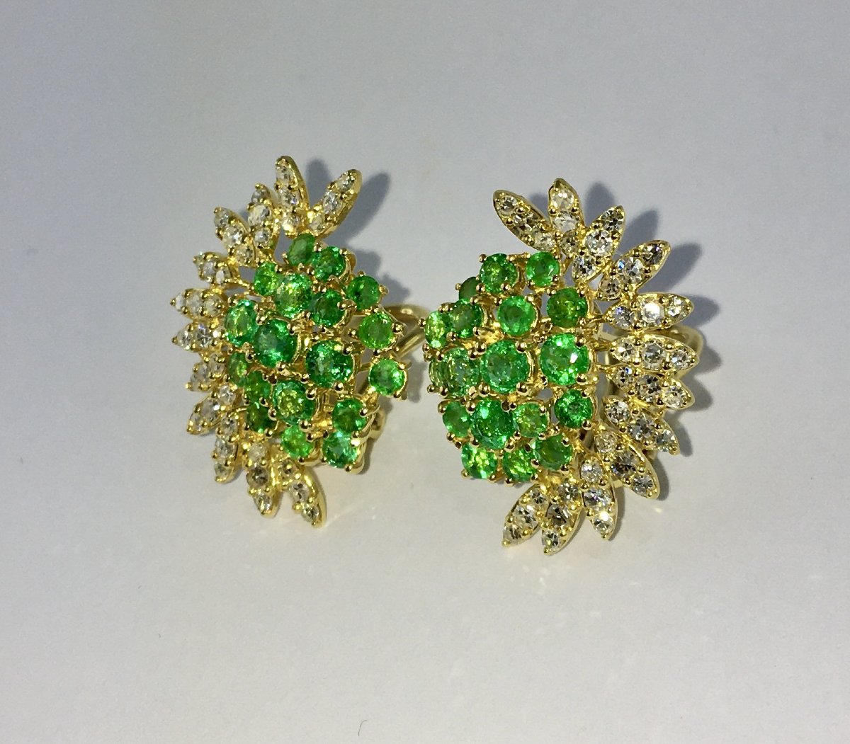 Fan Or Soleil Earrings, Emeralds And Diamonds On Yellow Gold-photo-2
