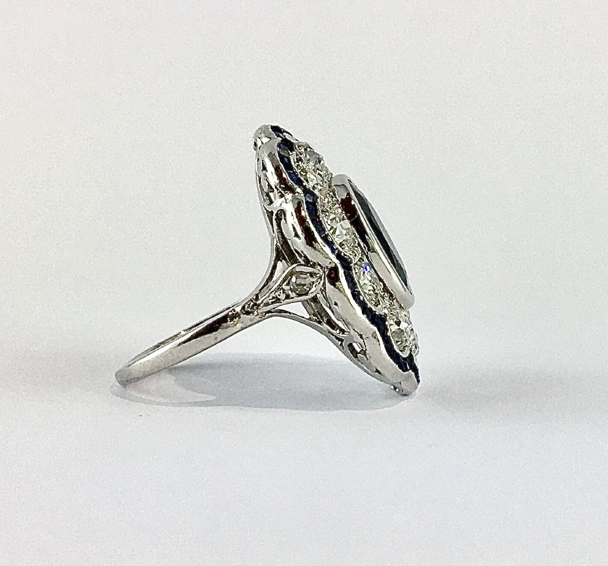 Art Deco-style Marguerite Ring, Sapphire, Old-cut Diamonds, And Calibrated Sapphires / White Gold-photo-4