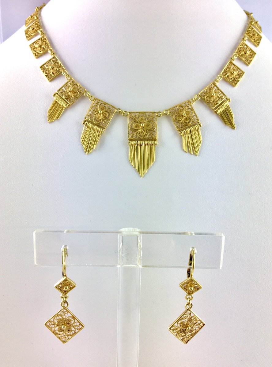 Demi-Parure Collier Plastron et Boucles d’Oreilles Pendants Filigrane en Or Jaune Années 1950