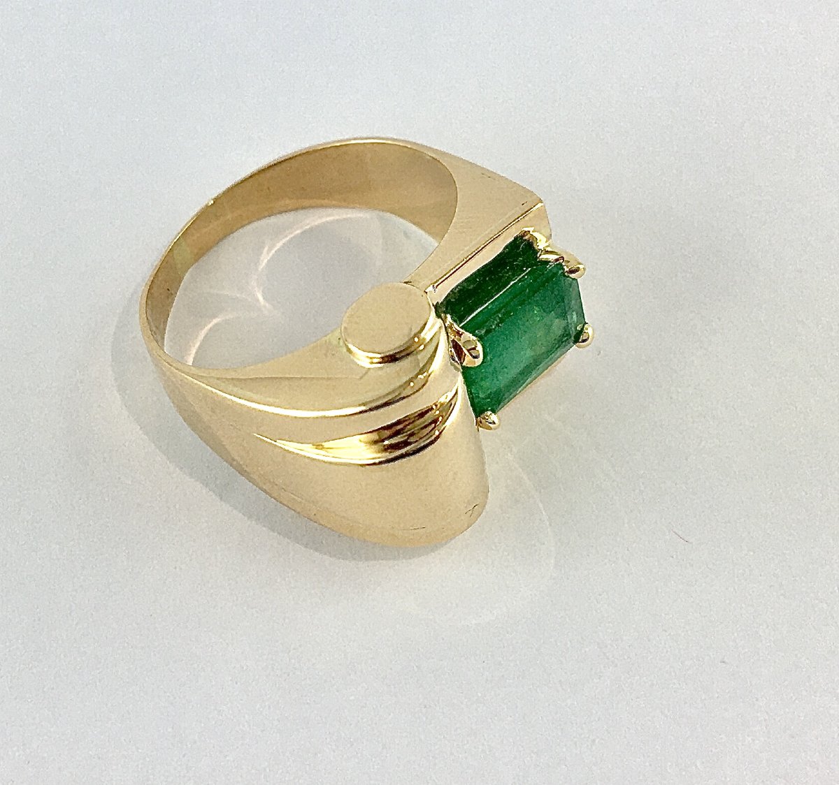 Asymmetrical Emerald-cut Emerald Ring In Yellow Gold-photo-3