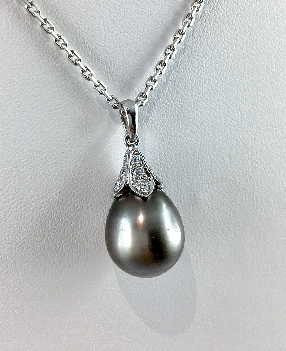 Pear-shaped Tahitian Cultured Pearl Pendant With Diamonds On White Gold 