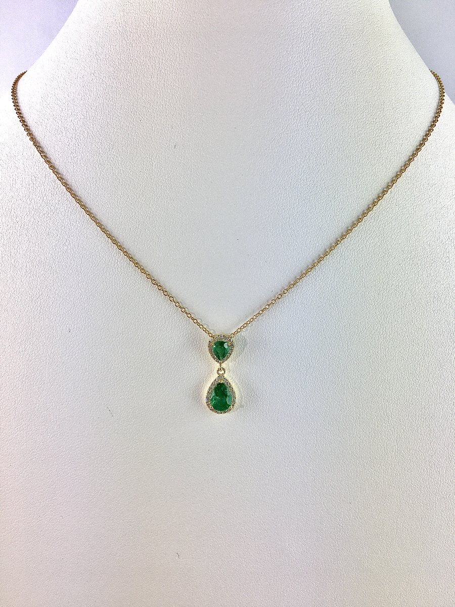 Collier à Pendant d’Émeraudes Poires Entourage de Diamants sur Or Jaune-photo-2