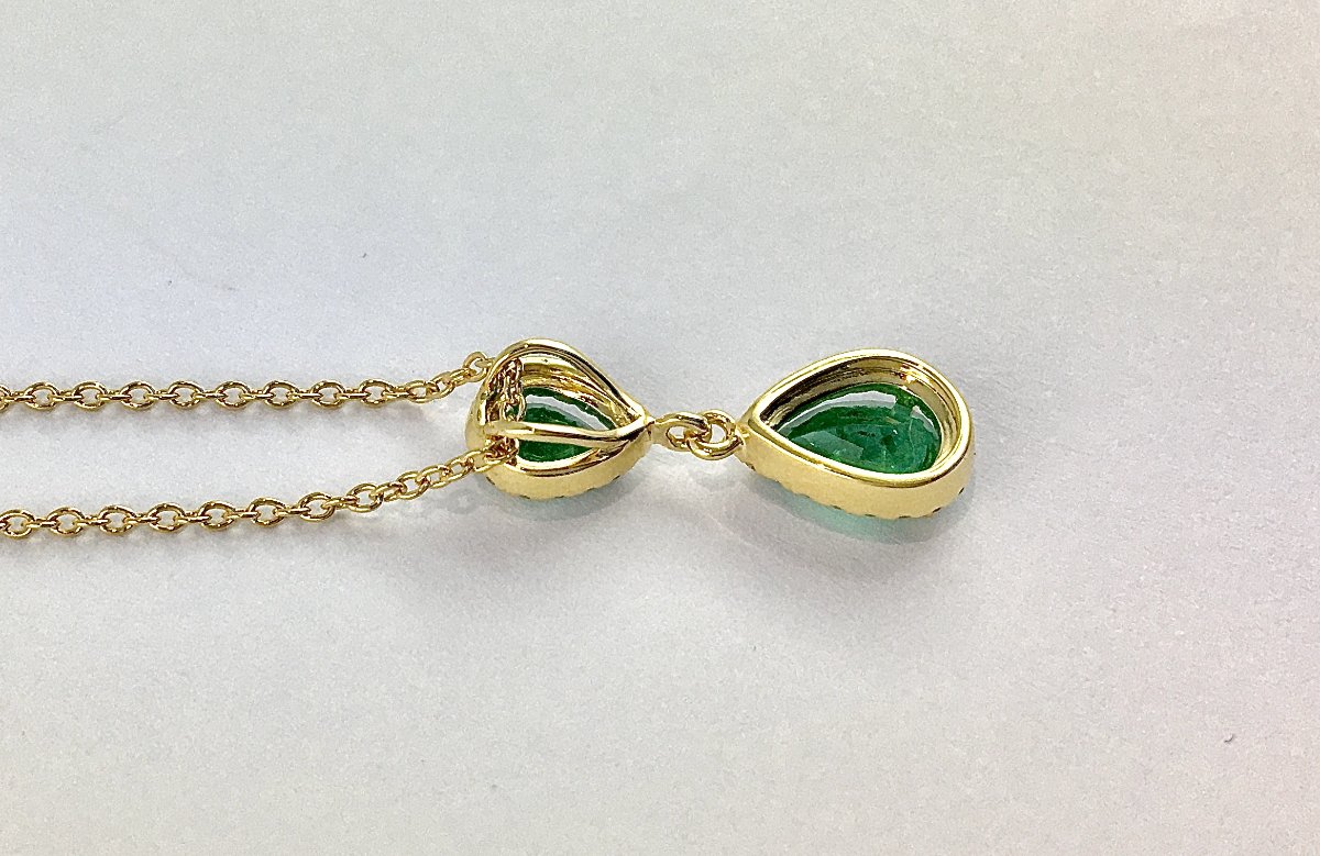 Collier à Pendant d’Émeraudes Poires Entourage de Diamants sur Or Jaune-photo-5
