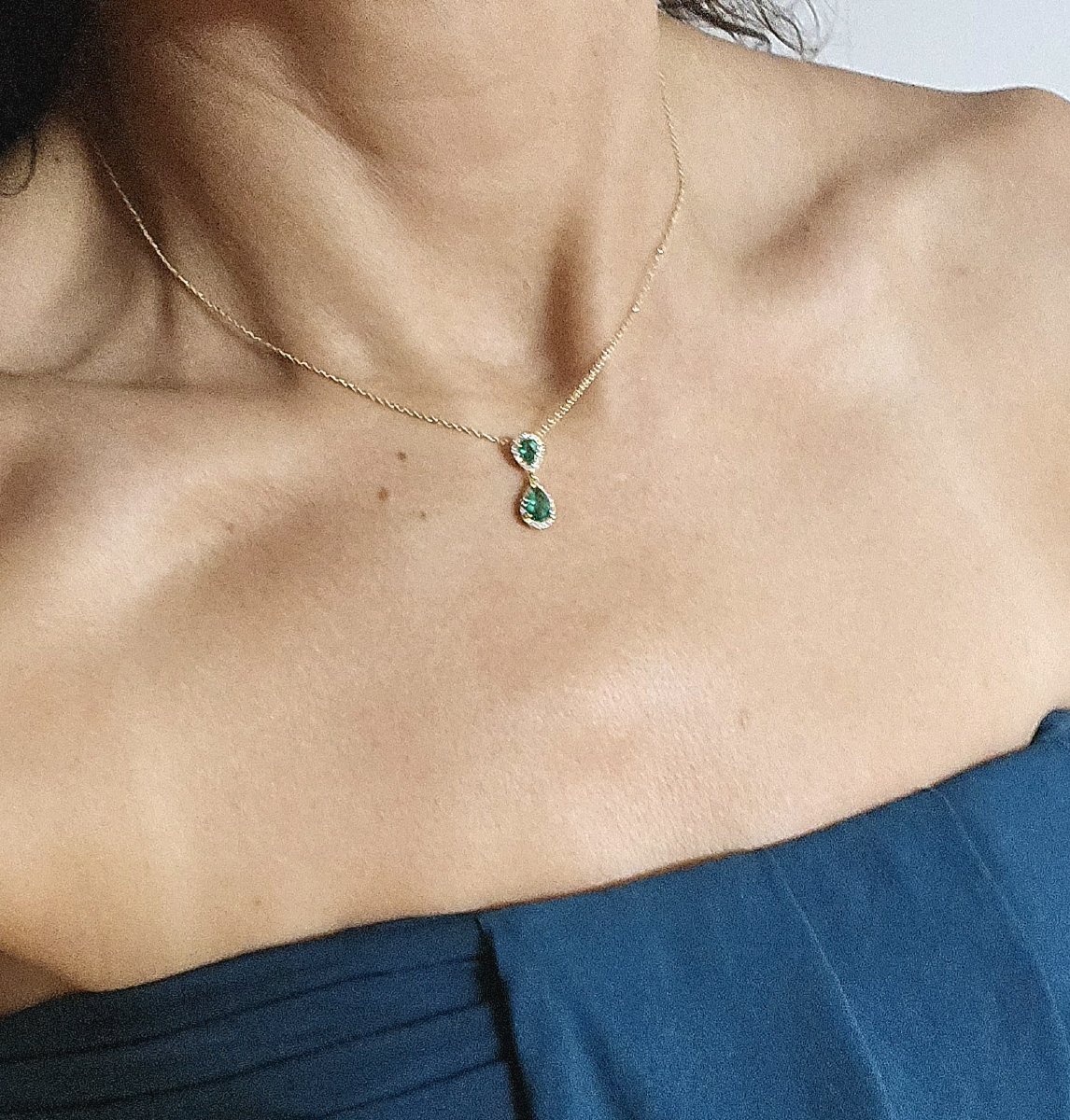 Collier à Pendant d’Émeraudes Poires Entourage de Diamants sur Or Jaune-photo-8