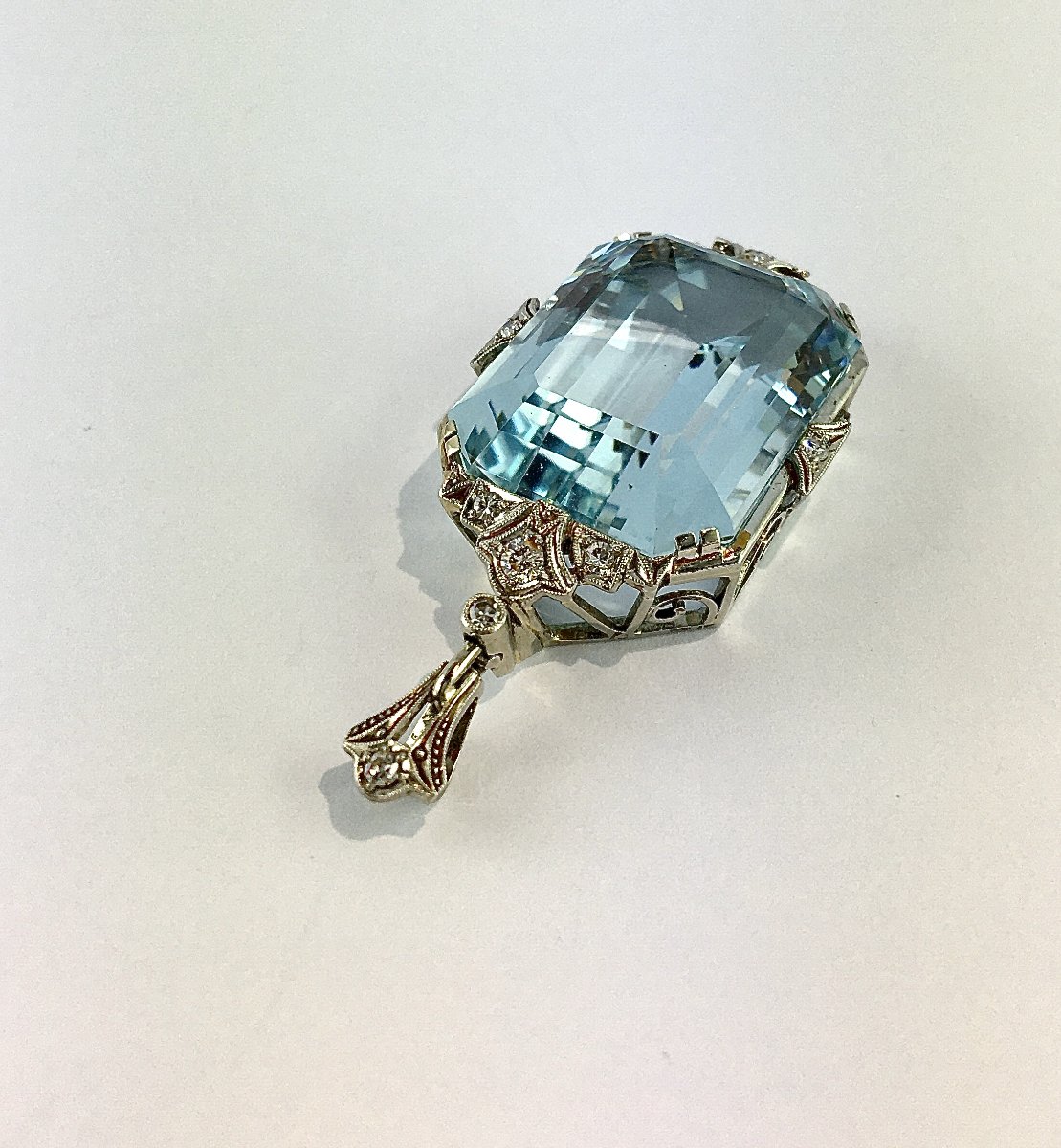 Art Deco Aquamarine And Diamond Pendant In Platinum And White Gold-photo-3