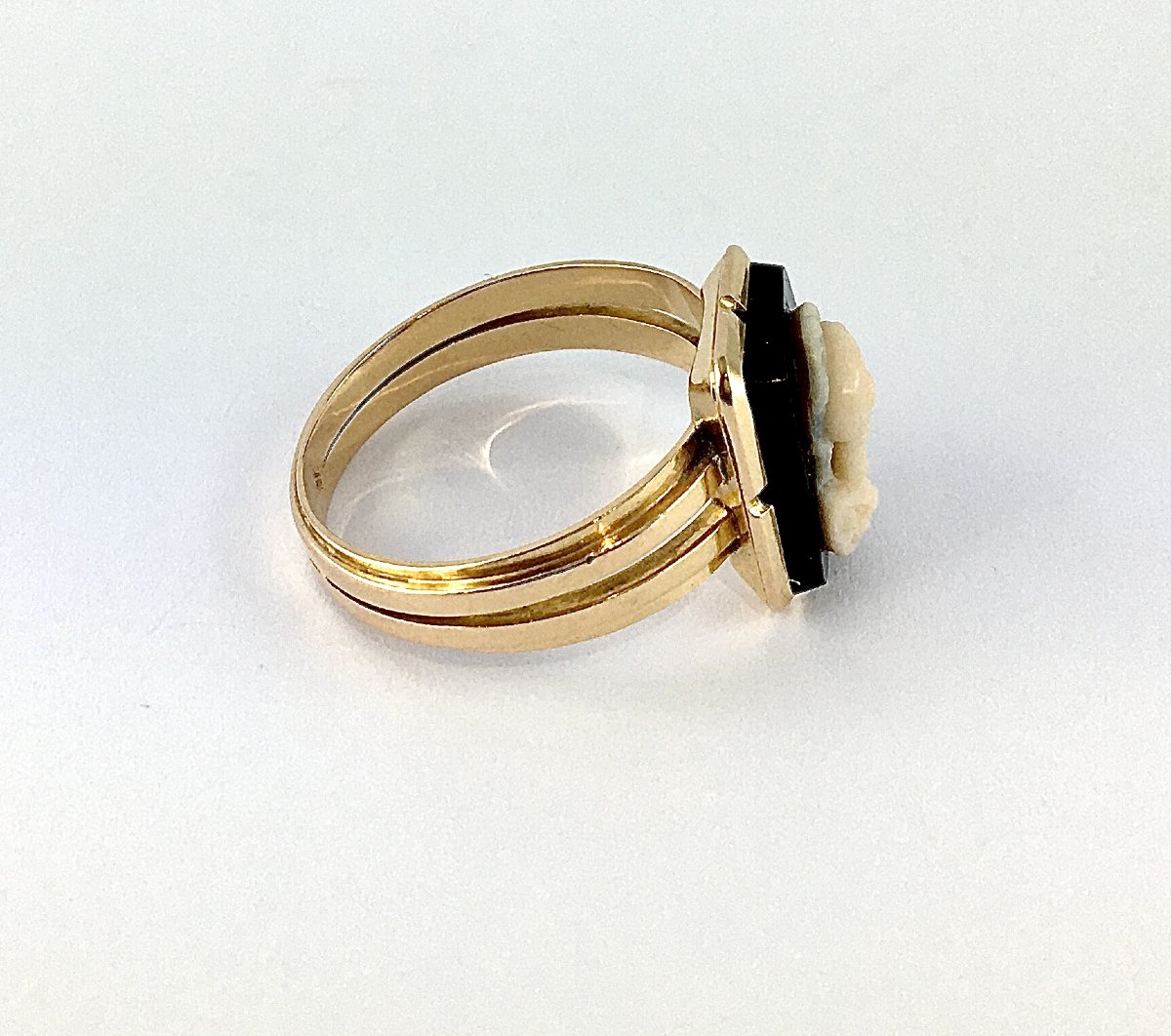 Napoleon III-era Agate And Onyx Cameo Ring In Rose Gold-photo-4