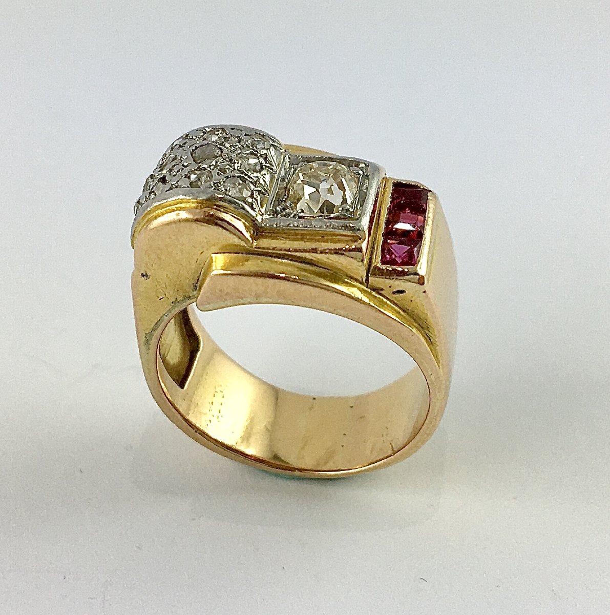 Asymmetrical Tank Ring With Synthetic Diamonds And Rubies On Yellow Gold And Platinum – 1940s-photo-3