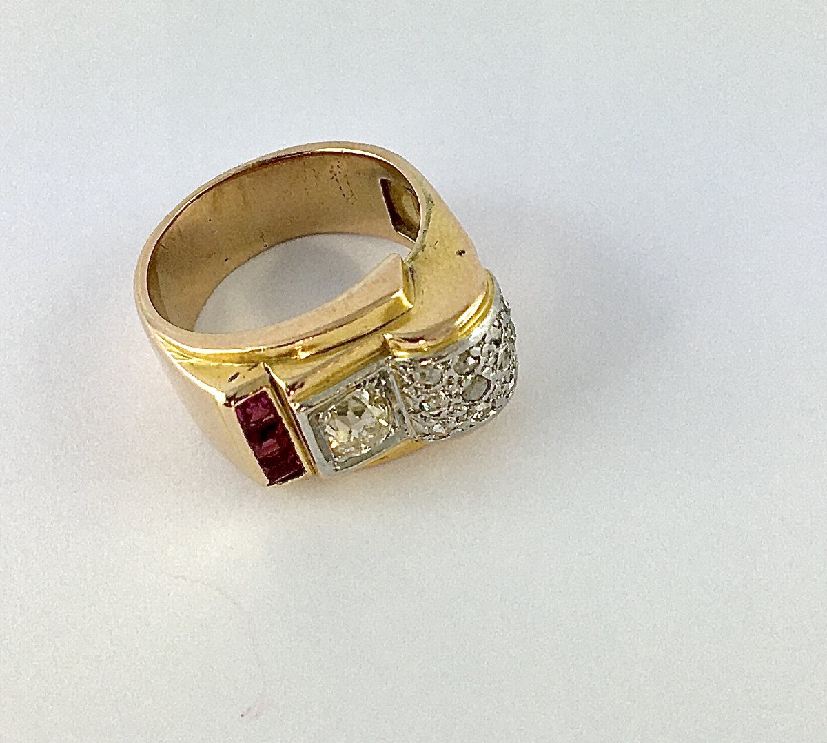 Asymmetrical Tank Ring With Synthetic Diamonds And Rubies On Yellow Gold And Platinum – 1940s-photo-2