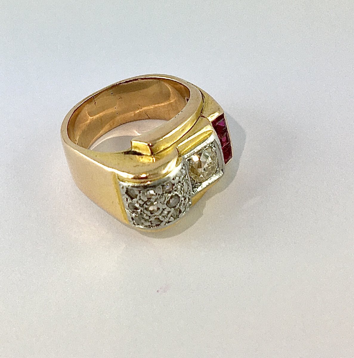 Asymmetrical Tank Ring With Synthetic Diamonds And Rubies On Yellow Gold And Platinum – 1940s-photo-3