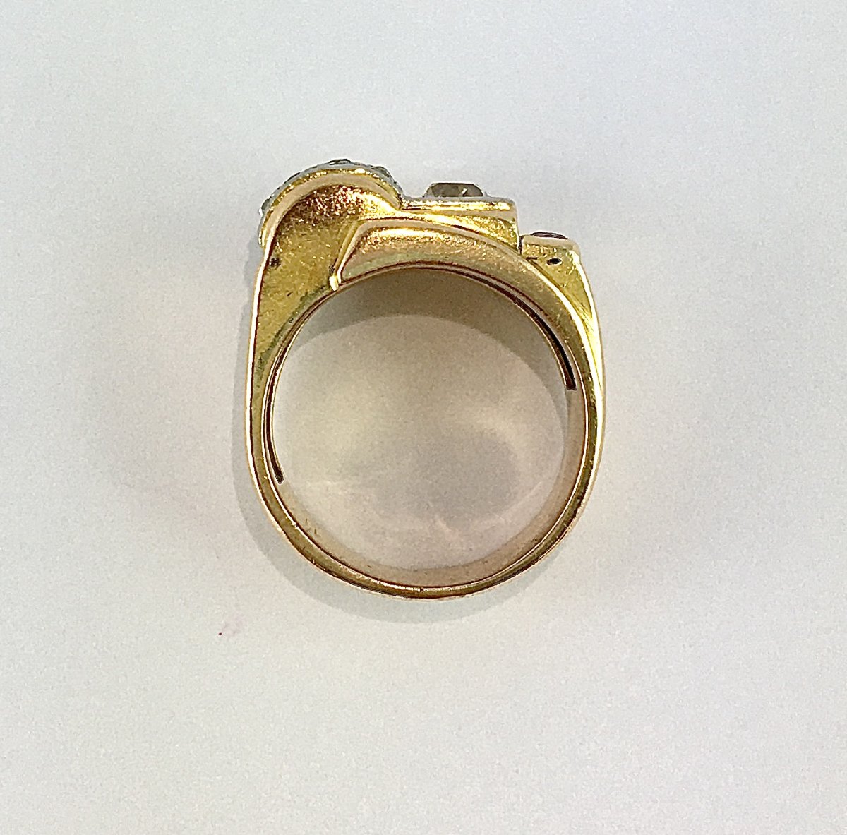 Asymmetrical Tank Ring With Synthetic Diamonds And Rubies On Yellow Gold And Platinum – 1940s-photo-5