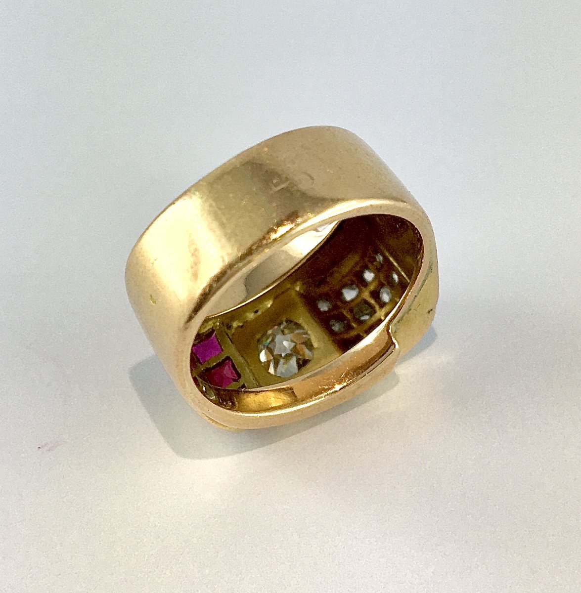 Asymmetrical Tank Ring With Synthetic Diamonds And Rubies On Yellow Gold And Platinum – 1940s-photo-6