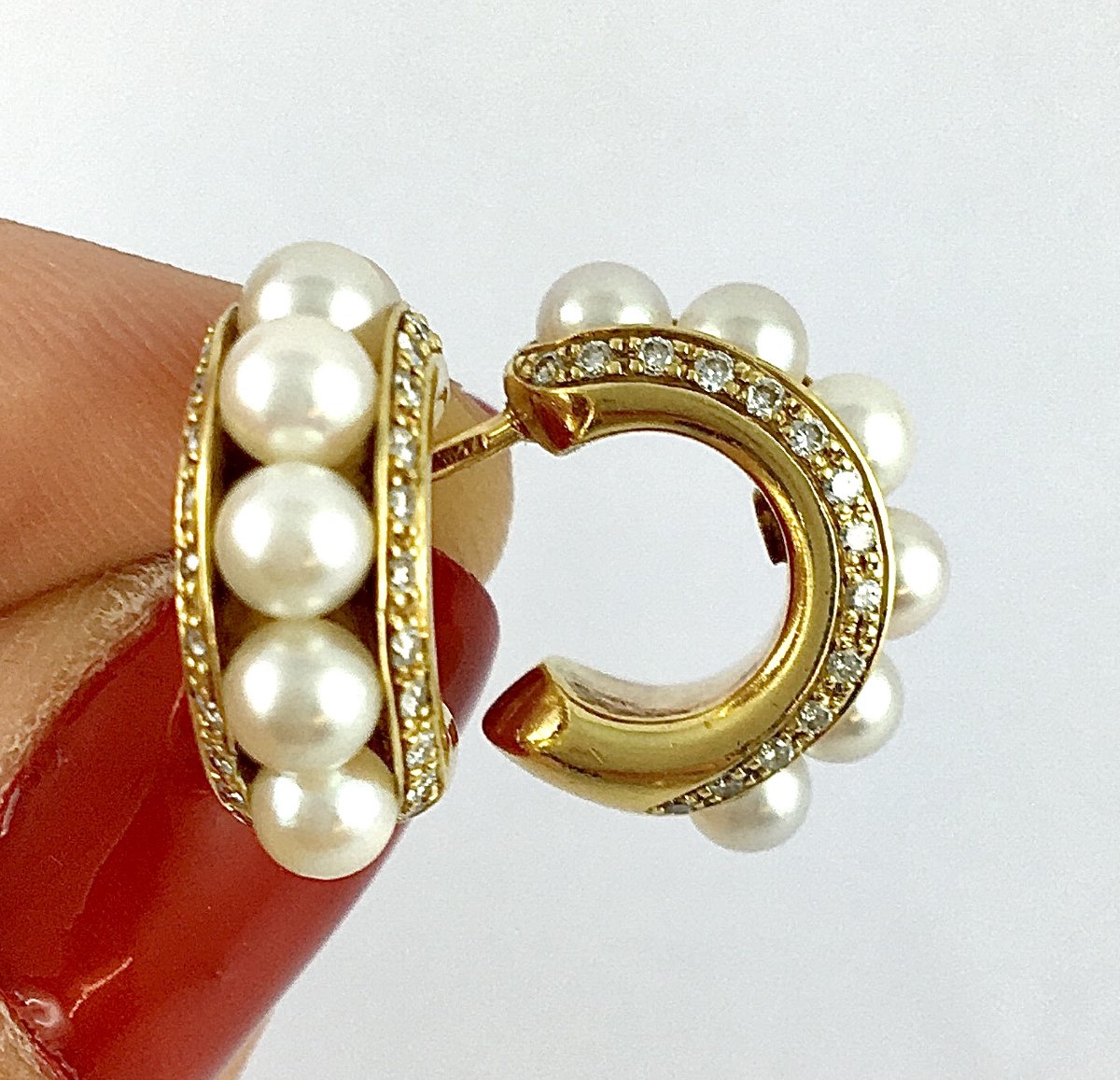 Poiray Half-hoop Earrings With Cultured Pearls And Diamonds In Yellow Gold - Fiji -photo-2