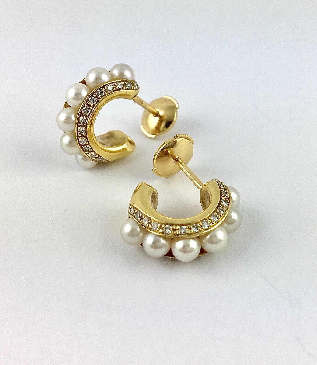 Poiray Half-hoop Earrings With Cultured Pearls And Diamonds In Yellow Gold - Fiji -photo-2