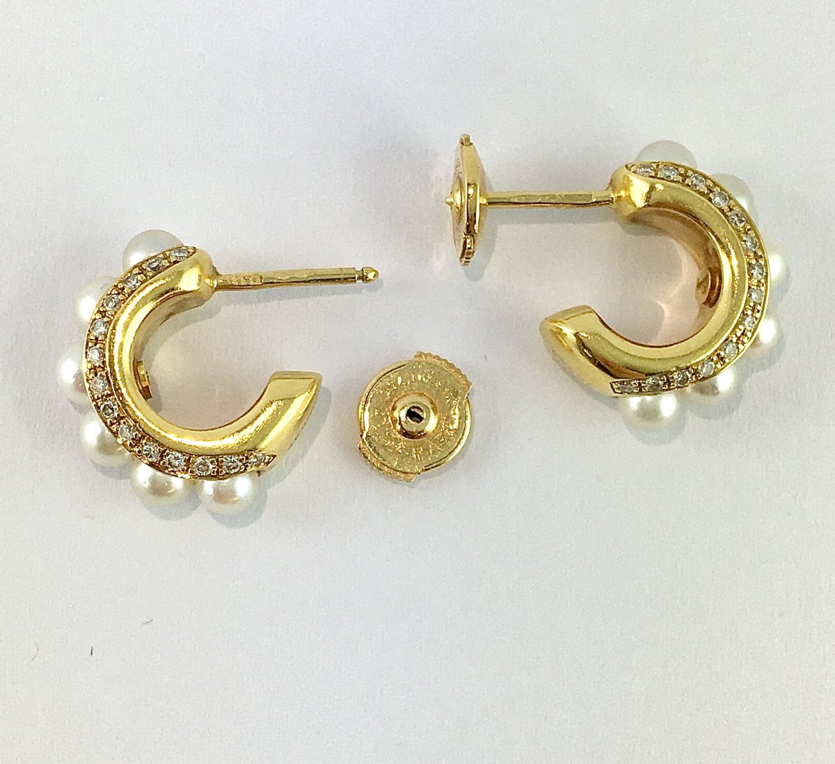 Poiray Half-hoop Earrings With Cultured Pearls And Diamonds In Yellow Gold - Fiji -photo-5