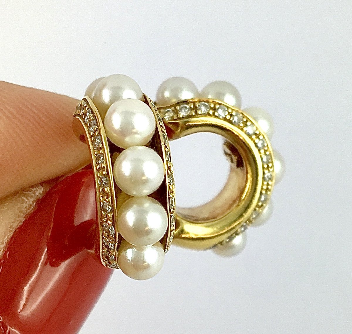 Poiray Half-hoop Earrings With Cultured Pearls And Diamonds In Yellow Gold - Fiji 