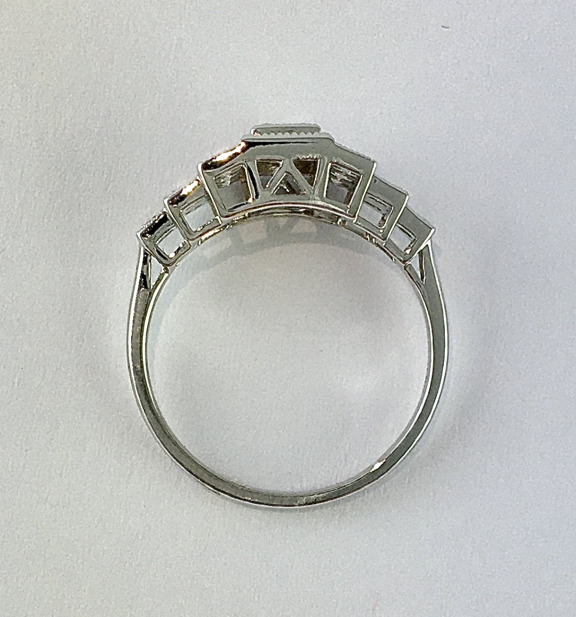 Art Deco Style Ring With Brilliant-cut Diamonds On White Gold-photo-3