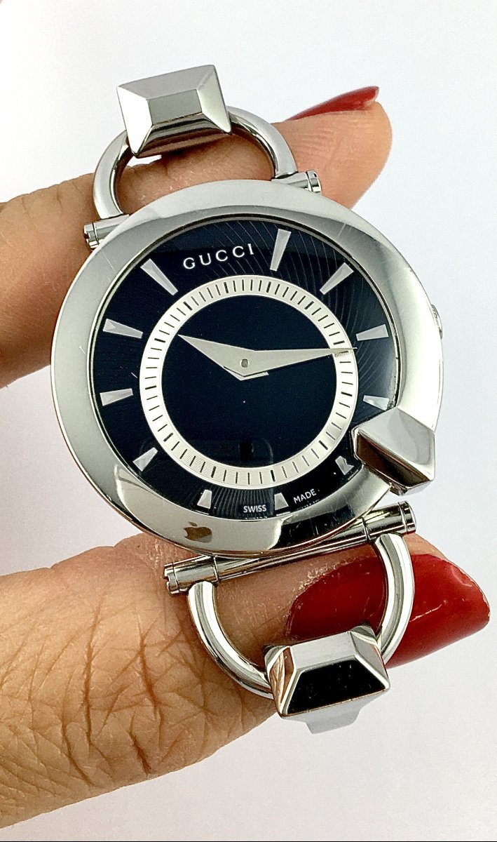 Montre Bijou Gucci Chiodo en Acier, Quartz, Thème Équestre, Circa 2000