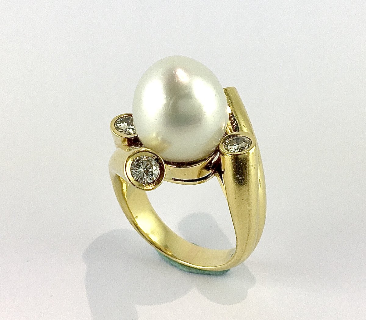 Bague Perle Blanche Des Mers Du Sud Et Diamants Sur Or Jaune-photo-3