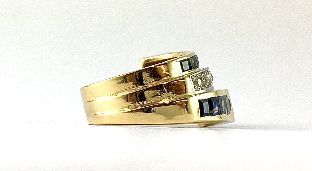 Tank-style Ring With Calibrated Sapphires And Diamonds Set In Yellow And White Gold-photo-3