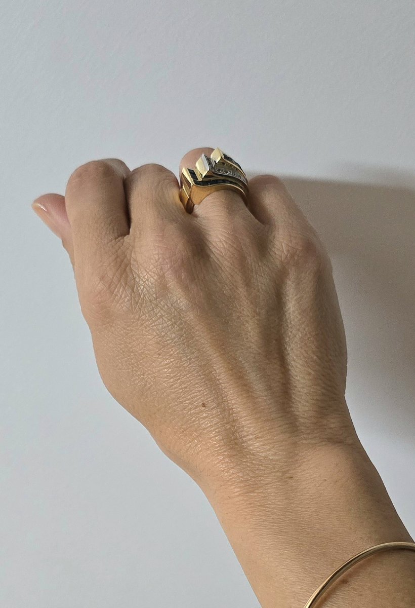 Tank-style Ring With Calibrated Sapphires And Diamonds Set In Yellow And White Gold-photo-7
