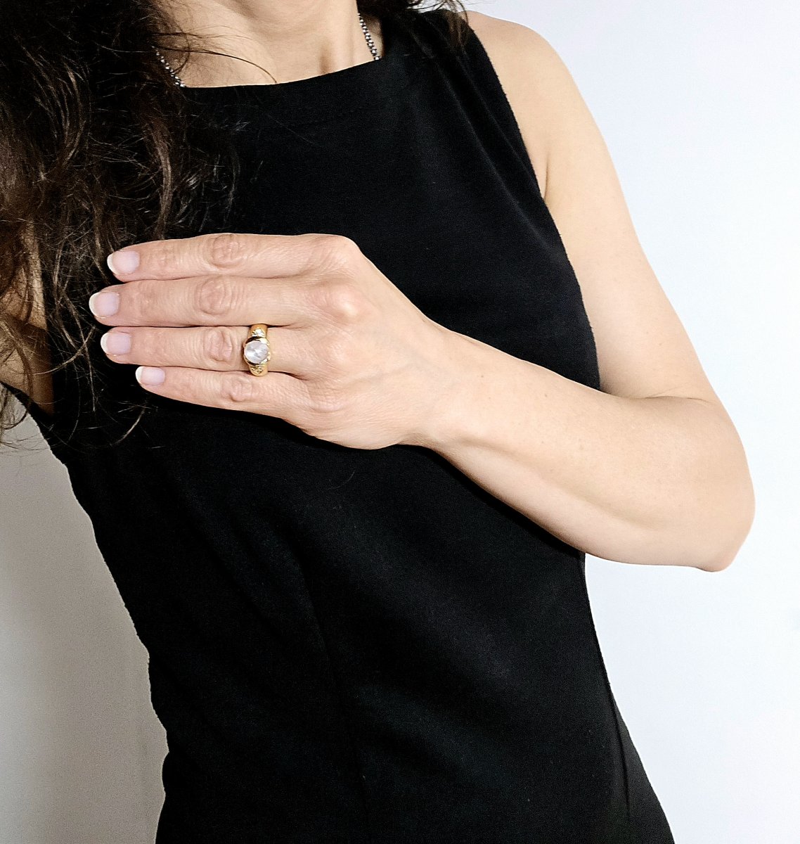 White Star Sapphire And Diamond Bangle Ring In Yellow Gold-photo-7