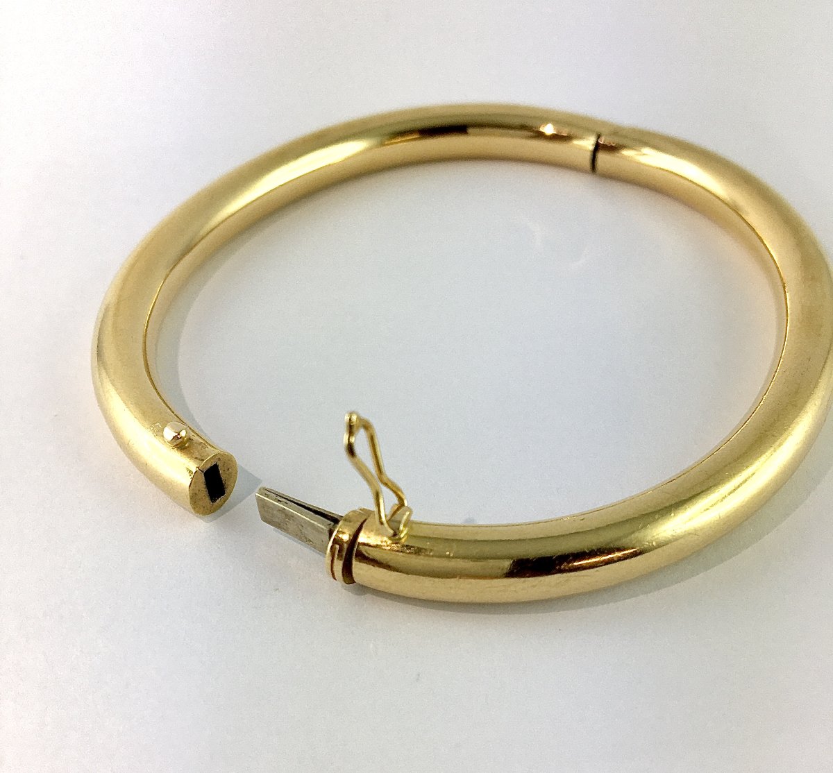 Yellow Gold Snap-closure Bangle -photo-6