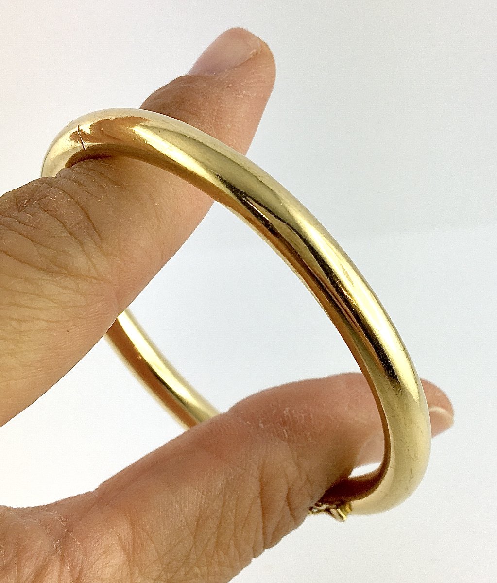 Yellow Gold Snap-closure Bangle 