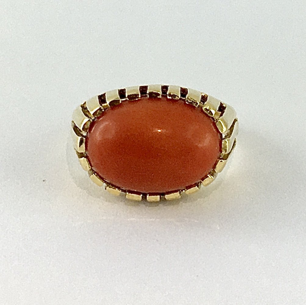 Bague Ajourée Cabochon de Corail sur Or Jaune – Années 1970-photo-4
