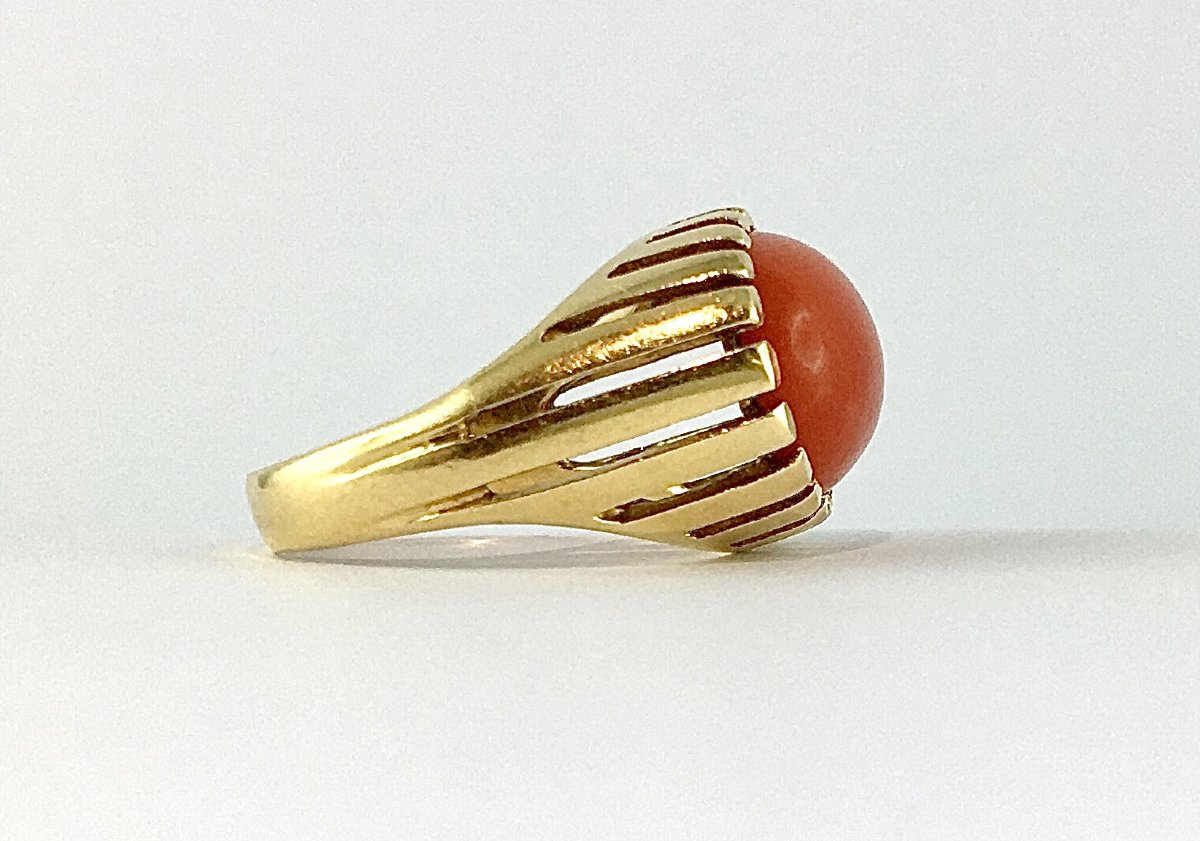 Bague Ajourée Cabochon de Corail sur Or Jaune – Années 1970-photo-4