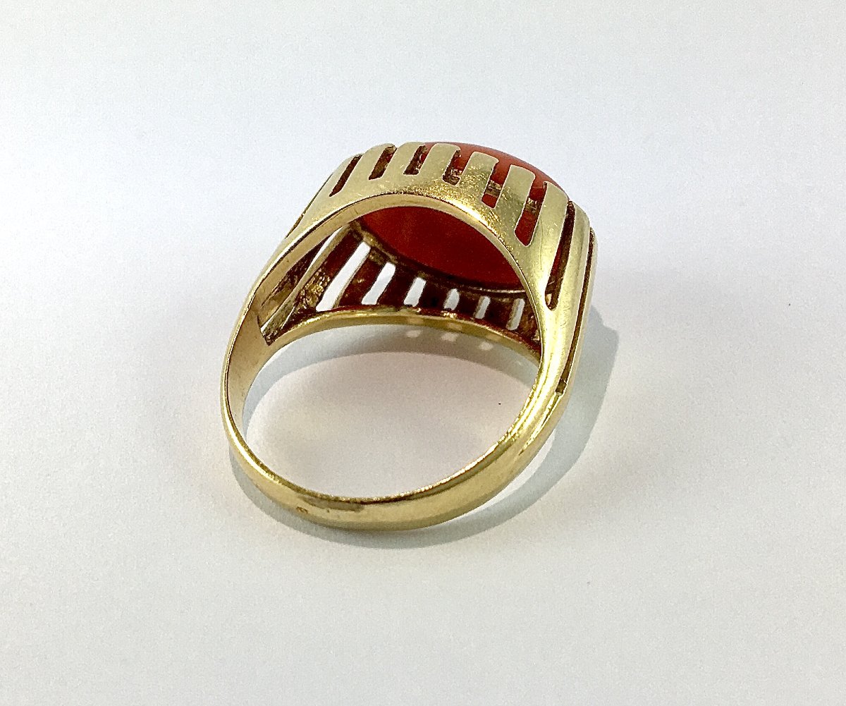 Bague Ajourée Cabochon de Corail sur Or Jaune – Années 1970-photo-6