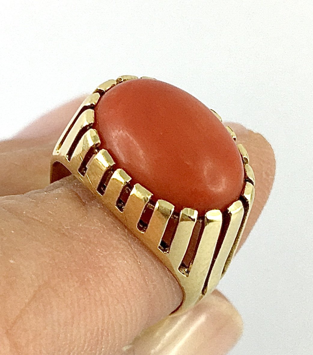 Bague Ajourée Cabochon de Corail sur Or Jaune – Années 1970-photo-7