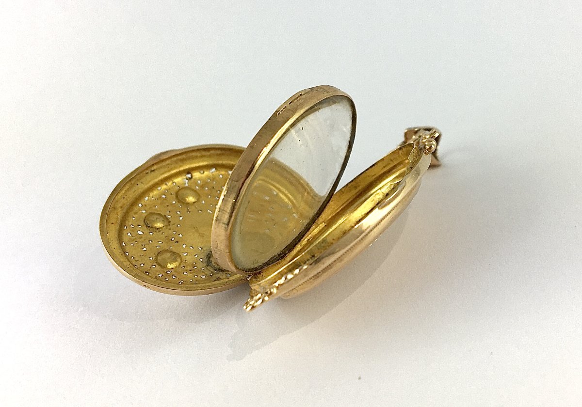 Napoleon III-style Yellow Gold Hinged Medallion Pendant With Fine Pearls, 19th-century Sentimental Jewelry-photo-5