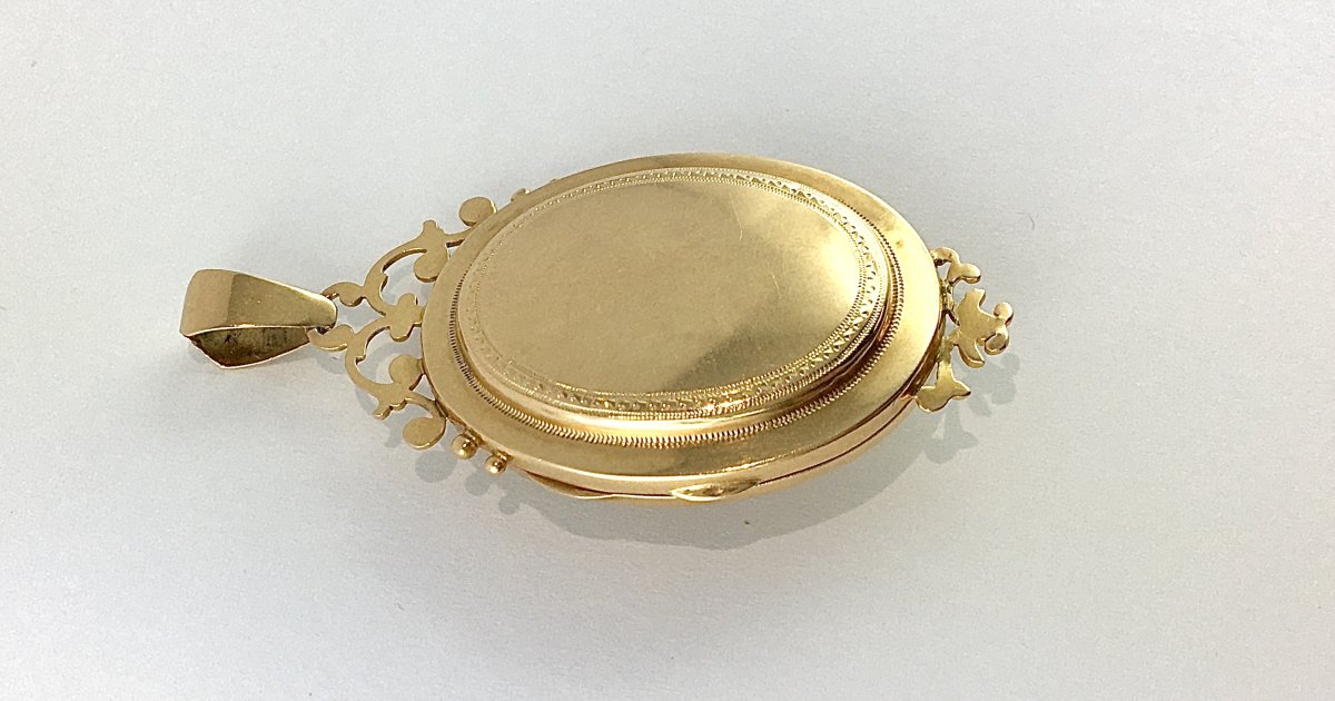 Napoleon III-style Yellow Gold Hinged Medallion Pendant With Fine Pearls, 19th-century Sentimental Jewelry-photo-6